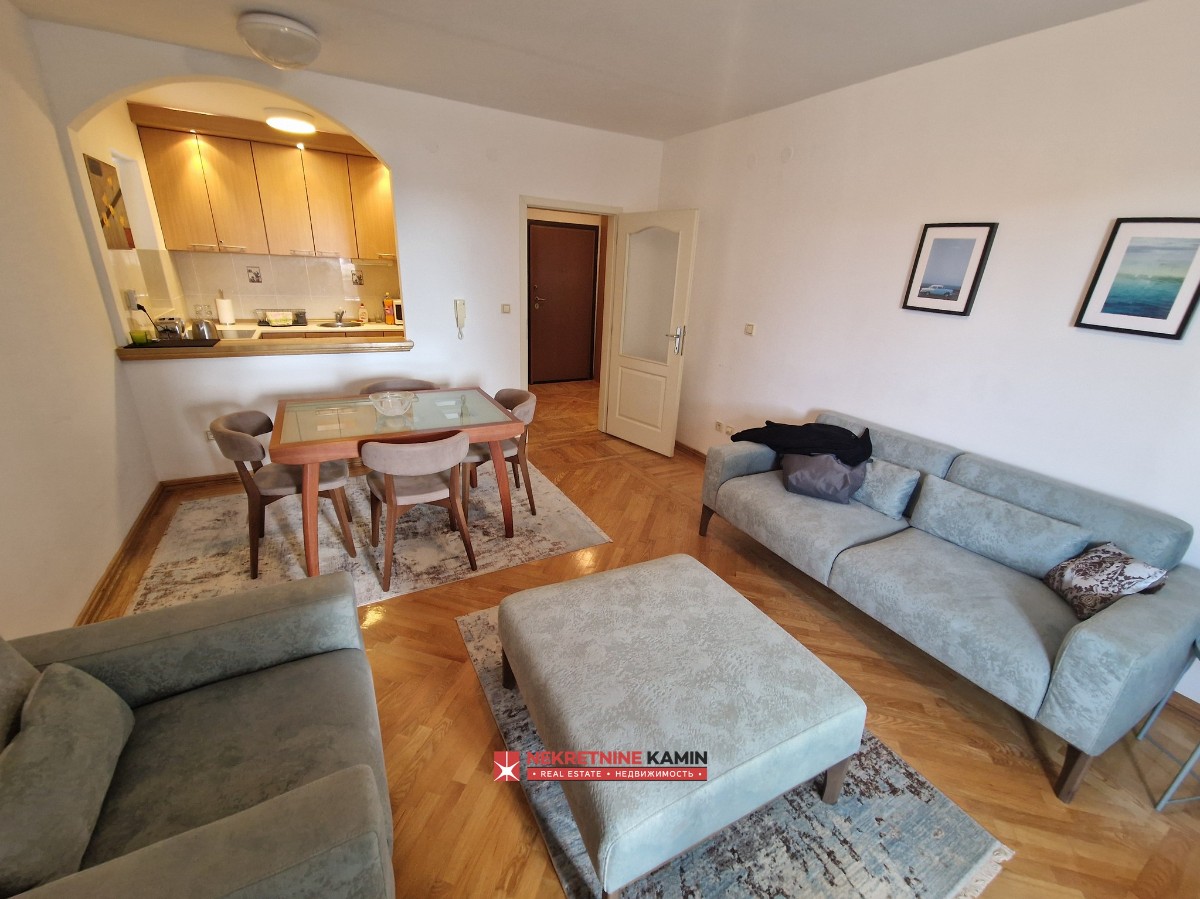 Comfortable One-Bedroom Apartment on the Second Line from the Sea, Sveti Stefan